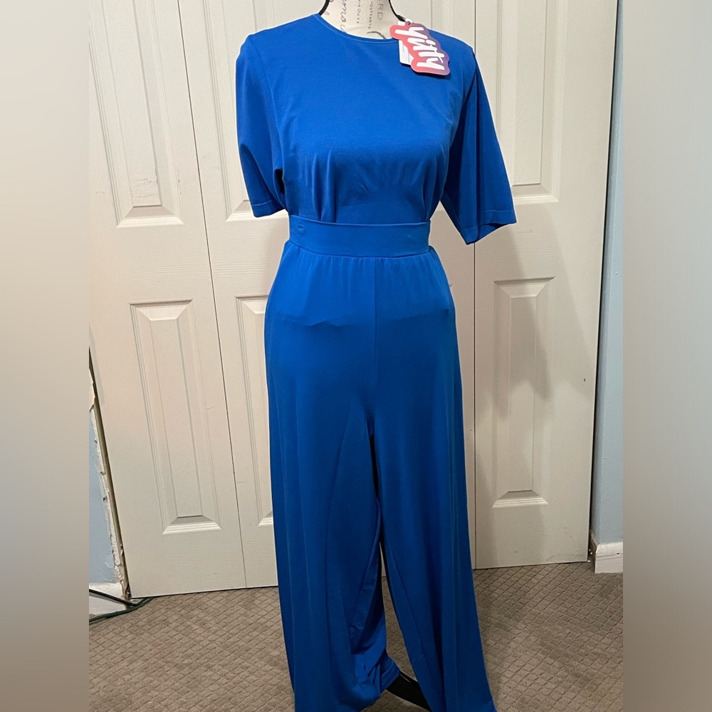 Yitty 2piece top and pants.